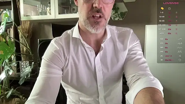 Snapshot of the_new_fit_rubinho chatting on November 13, 2025, 9:19 am the new fit rubinho online show from November 13, 2025, 9:19 am