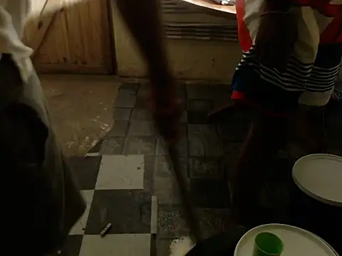 Snapshot of HUGEYOUNGBBC chatting on November 10, 2025, 10:20 pm HUGEYOUNGBBC online show from November 10, 2025, 10:20 pm