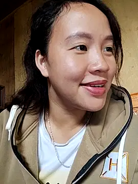 Snapshot of yelow-bee chatting on November 10, 2025, 3:49 am yelow-bee online show from November 10, 2025, 3:49 am