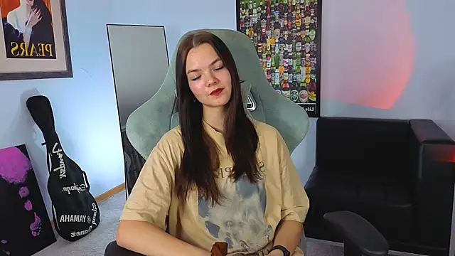 Snapshot of sia_moonshine chatting on November 11, 2025, 10:59 am sia moonshine online show from November 11, 2025, 10:59 am