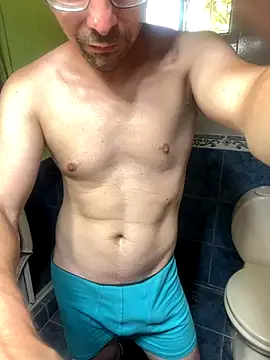 Snapshot of JuanchiSxL chatting on November 10, 2025, 5:56 pm JuanchiSxL online show from November 10, 2025, 5:56 pm