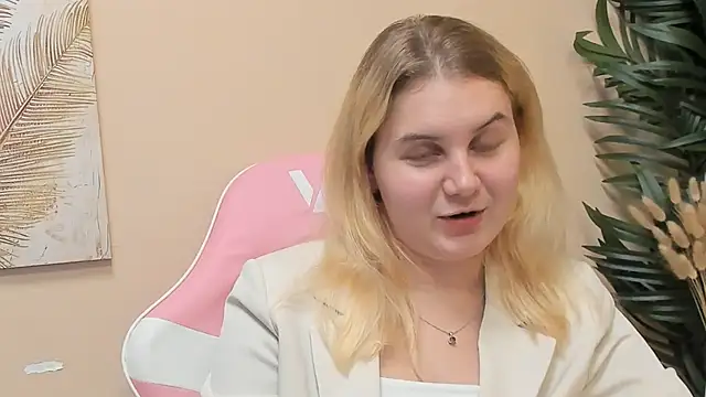 Snapshot of RachealFeigel chatting on November 11, 2025, 3:34 pm RachealFeigel online show from November 11, 2025, 3:34 pm