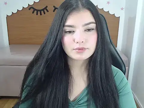 Snapshot of sarah_rouse_t_ chatting on November 11, 2025, 3:23 pm sarah rouse t online show from November 11, 2025, 3:23 pm