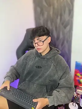 Snapshot of Samu_FoXXX chatting on November 11, 2025, 8:20 pm Samu FoXXX online show from November 11, 2025, 8:20 pm