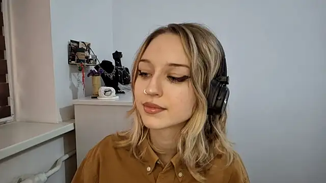 Snapshot of SilvanaKelson chatting on November 11, 2025, 10:26 am SilvanaKelson online show from November 11, 2025, 10:26 am