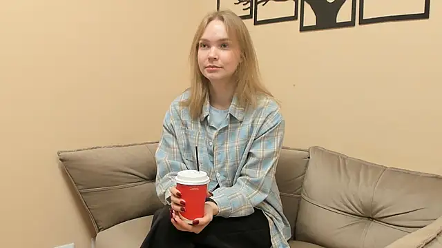 Snapshot of CortneyVacio chatting on November 12, 2025, 7:42 am CortneyVacio online show from November 12, 2025, 7:42 am