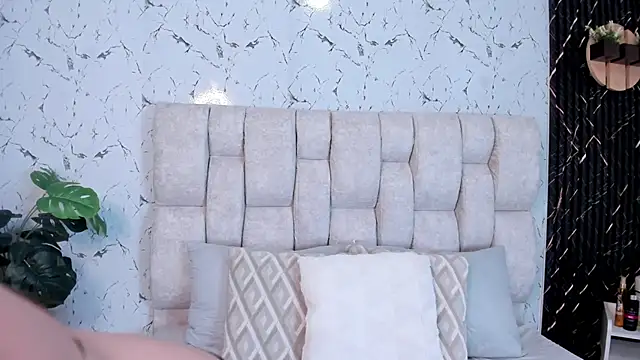 Snapshot of MadisonnLee chatting on November 12, 2025, 7:13 pm MadisonnLee online show from November 12, 2025, 7:13 pm