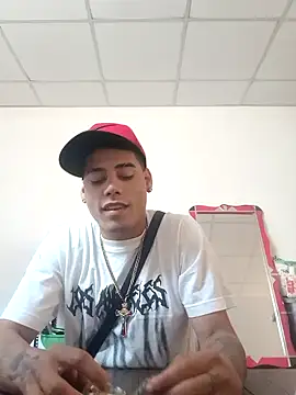 Snapshot of alienbich chatting on November 12, 2025, 5:02 pm alienbich online show from November 12, 2025, 5:02 pm