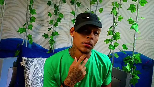 Snapshot of xander_molina chatting on November 14, 2025, 4:33 am xander molina online show from November 14, 2025, 4:33 am