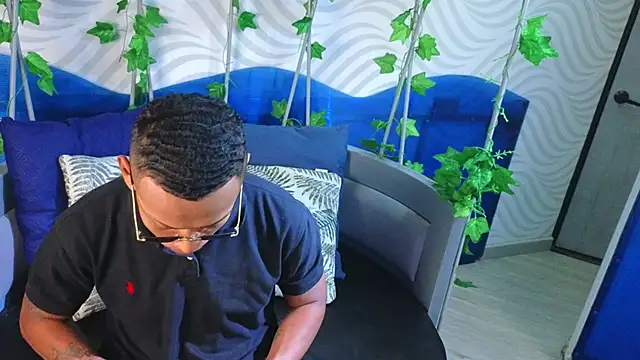 Snapshot of xander_molina chatting on November 15, 2025, 3:48 am xander molina online show from November 15, 2025, 3:48 am