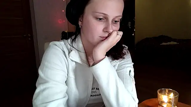 LouiseMarengo online show from November 17, 2025, 5:41 pm