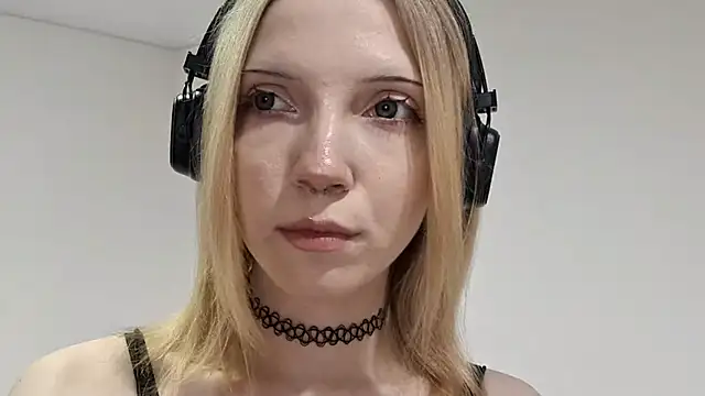 Snapshot of MarcieAragaki chatting on November 16, 2025, 1:17 pm MarcieAragaki online show from November 16, 2025, 1:17 pm