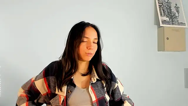 Snapshot of MildredCajigas chatting on November 17, 2025, 8:31 am MildredCajigas online show from November 17, 2025, 8:31 am