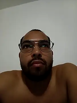 Snapshot of marloncolman98 chatting on November 17, 2025, 4:46 pm marloncolman98 online show from November 17, 2025, 4:46 pm