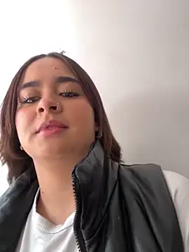 HANNAHBAKER00 online show from November 19, 2025, 6:41 pm