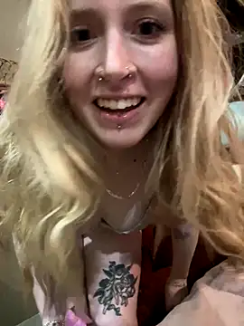 Snapshot of Bambii_Blue333 chatting on November 20, 2025, 9:58 pm Bambii Blue333 online show from November 20, 2025, 9:58 pm