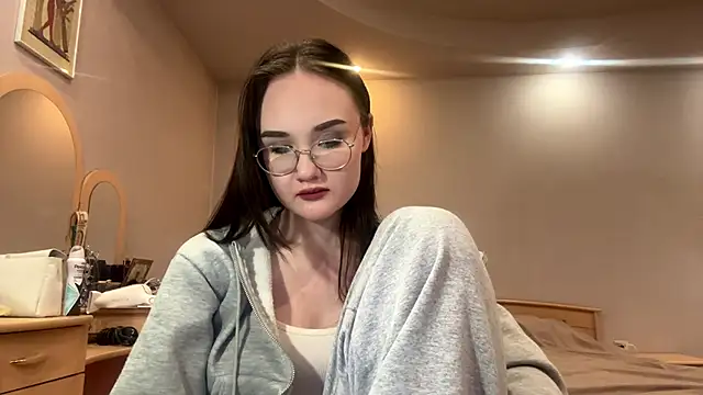 Snapshot of MidnightMelt chatting on November 15, 2025, 4:25 pm MidnightMelt online show from November 15, 2025, 4:25 pm