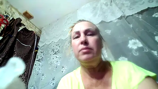 Kissingyouu online show from November 18, 2025, 6:40 am