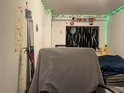 tinydaisy21 online show from November 18, 2025, 3:01 am