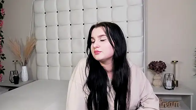 EvaVise online show from November 17, 2025, 1:06 pm