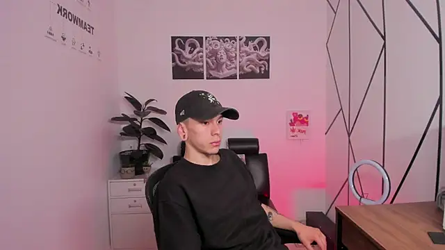 James Adams 01 online show from November 20, 2025, 1:11 pm