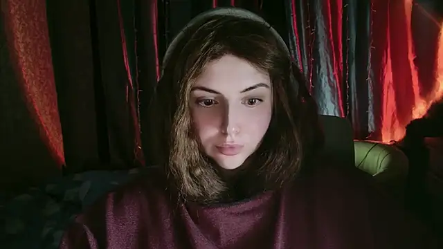 DaraSecret online show from November 19, 2025, 9:04 pm