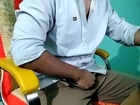 Snapshot of HandSome_Perverter chatting on November 19, 2025, 10:15 am HandSome Perverter online show from November 19, 2025, 10:15 am