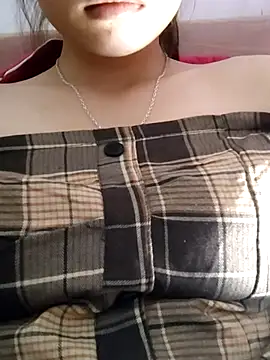 Snapshot of LyasianLa chatting on November 19, 2025, 6:57 am LyasianLa online show from November 19, 2025, 6:57 am