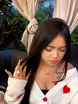 Snapshot of KyliePinkk_ chatting on November 19, 2025, 10:43 pm KyliePinkk online show from November 19, 2025, 10:43 pm