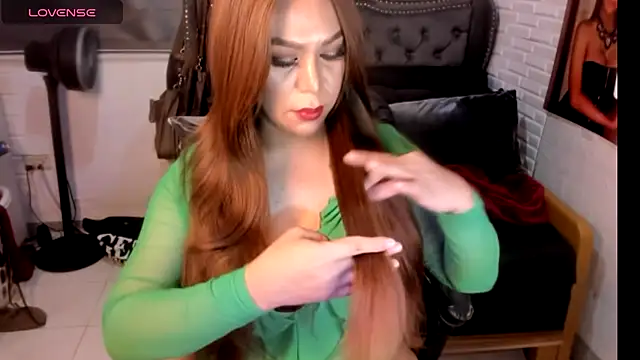 Snapshot of UrVirtualLover chatting on October 18, 2025, 10:38 am UrVirtualLover online show from October 18, 2025, 10:38 am