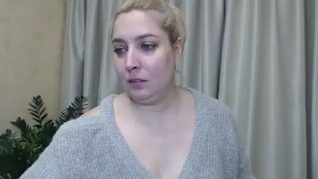 Snapshot of sweetpussy13 chatting on December 6, 2024, 7:21 am sweetpussy13 online show from December 6, 2024, 7:21 am