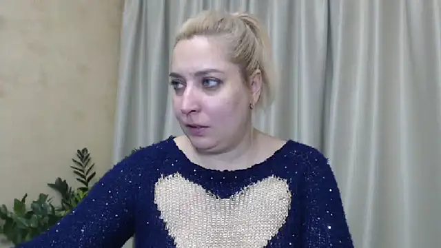 Snapshot of sweetpussy13 chatting on December 8, 2024, 7:15 am sweetpussy13 online show from December 8, 2024, 7:15 am