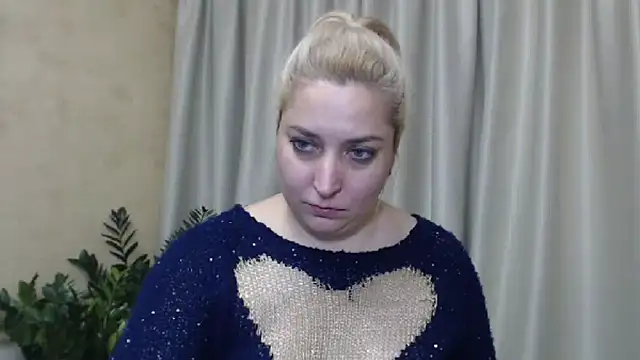 Snapshot of sweetpussy13 chatting on December 8, 2024, 10:19 am sweetpussy13 online show from December 8, 2024, 10:19 am
