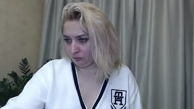 Snapshot of sweetpussy13 chatting on December 15, 2024, 11:12 am sweetpussy13 online show from December 15, 2024, 11:12 am