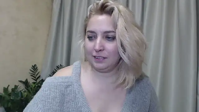 Snapshot of sweetpussy13 chatting on December 17, 2024, 12:11 pm sweetpussy13 online show from December 17, 2024, 12:11 pm