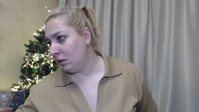 Snapshot of sweetpussy13 chatting on December 19, 2024, 8:13 am sweetpussy13 online show from December 19, 2024, 8:13 am