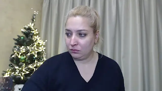 Snapshot of sweetpussy13 chatting on December 20, 2024, 6:40 am sweetpussy13 online show from December 20, 2024, 6:40 am