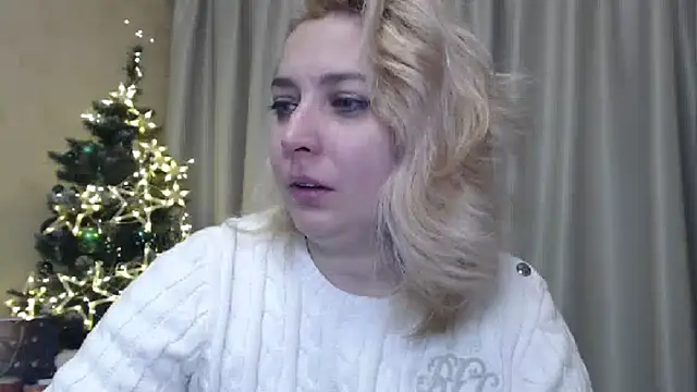 Snapshot of sweetpussy13 chatting on December 23, 2024, 7:38 am sweetpussy13 online show from December 23, 2024, 7:38 am