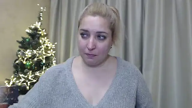 Snapshot of sweetpussy13 chatting on December 24, 2024, 6:22 am sweetpussy13 online show from December 24, 2024, 6:22 am