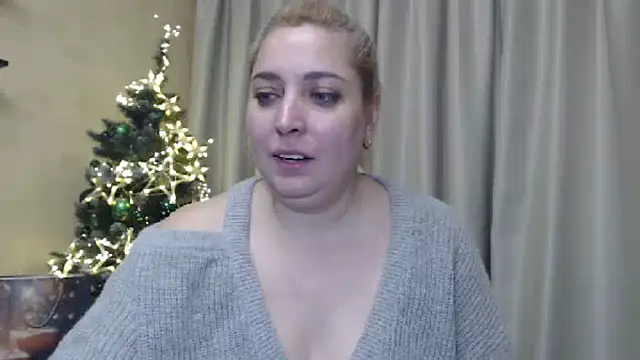 Snapshot of sweetpussy13 chatting on December 24, 2024, 9:28 am sweetpussy13 online show from December 24, 2024, 9:28 am