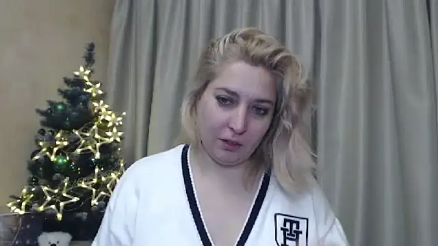 Snapshot of sweetpussy13 chatting on December 25, 2024, 6:52 am sweetpussy13 online show from December 25, 2024, 6:52 am