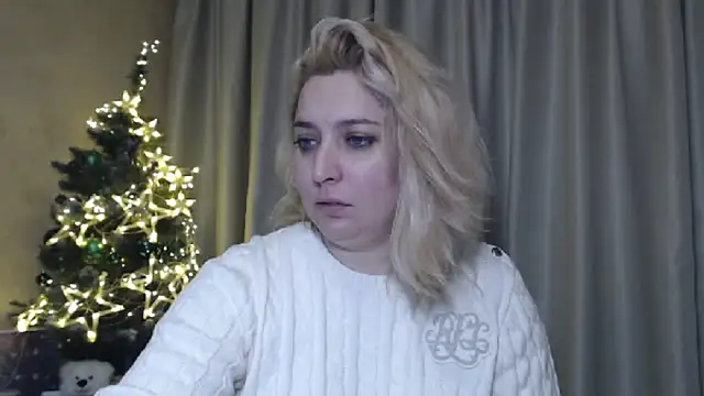 Snapshot of sweetpussy13 chatting on December 31, 2024, 9:53 am sweetpussy13 online show from December 31, 2024, 9:53 am