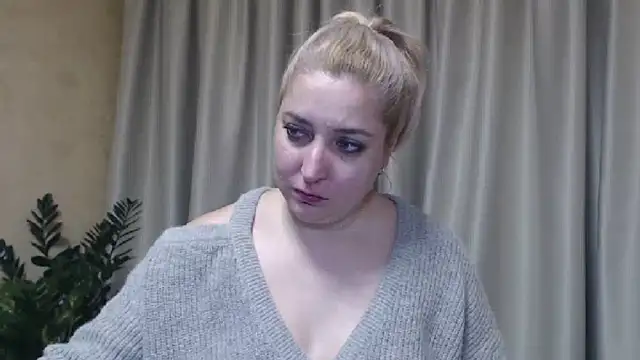 Snapshot of sweetpussy13 chatting on January 14, 2025, 7:06 am sweetpussy13 online show from January 14, 2025, 7:06 am