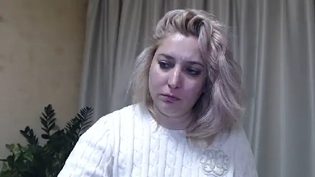 Snapshot of sweetpussy13 chatting on January 15, 2025, 10:38 am sweetpussy13 online show from January 15, 2025, 10:38 am