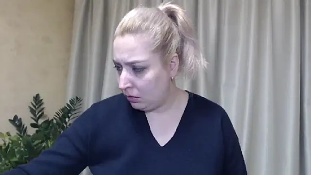 Snapshot of sweetpussy13 chatting on February 6, 2025, 6:51 am sweetpussy13 online show from February 6, 2025, 6:51 am