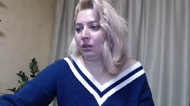 Snapshot of sweetpussy13 chatting on February 11, 2025, 10:15 am sweetpussy13 online show from February 11, 2025, 10:15 am
