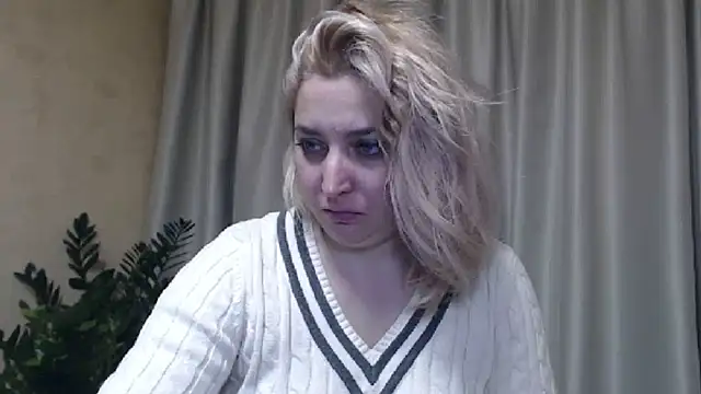 Snapshot of sweetpussy13 chatting on February 14, 2025, 10:07 am sweetpussy13 online show from February 14, 2025, 10:07 am