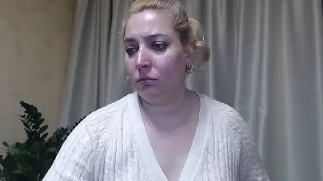 Snapshot of sweetpussy13 chatting on March 13, 2025, 10:15 am sweetpussy13 online show from March 13, 2025, 10:15 am