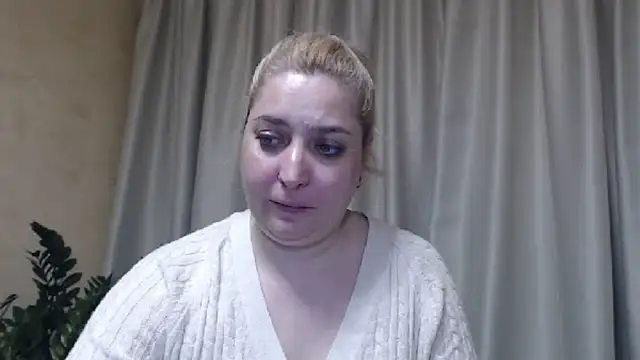 Snapshot of sweetpussy13 chatting on March 19, 2025, 10:33 am sweetpussy13 online show from March 19, 2025, 10:33 am