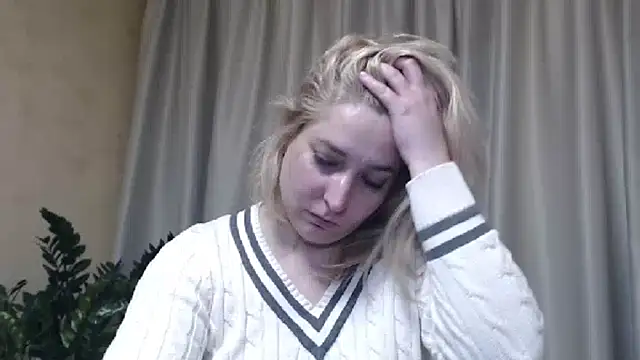 Snapshot of sweetpussy13 chatting on March 20, 2025, 10:10 am sweetpussy13 online show from March 20, 2025, 10:10 am